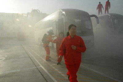 百口泉采油厂进行着火实战演练