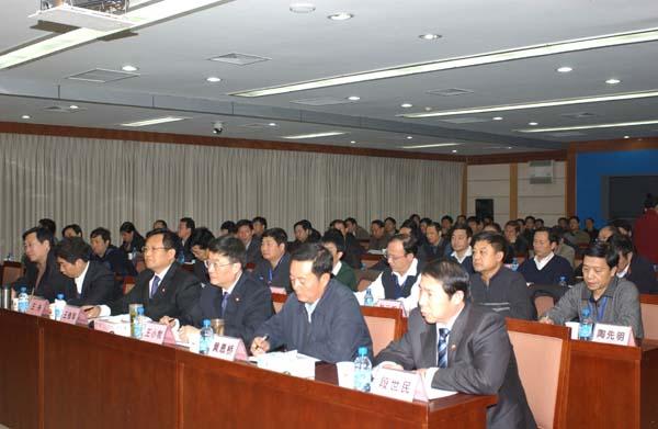 学习党的十七大精神,12月7日下午,公司邀请中共中央政策研究室副主任