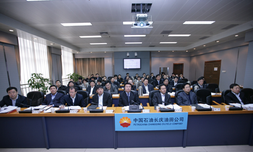 司党委中心组传达学习两会精神 --中国石油新