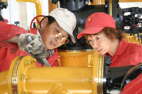 大庆采油四厂四矿杏九联全面检查设备保安全(