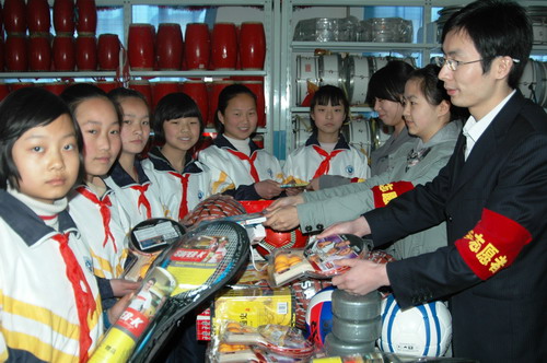 长庆采油八厂开展青年志愿者活动月(图)--中国