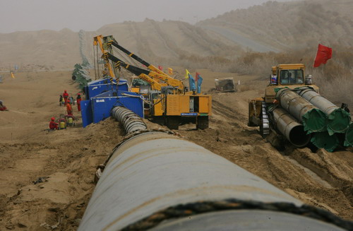 塔中至轮南输气管道复线主体焊接完成(组图)--