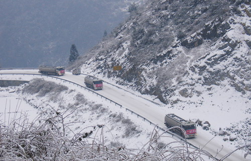 运输公司:浴雪油品运输线(组图)--中国石油新