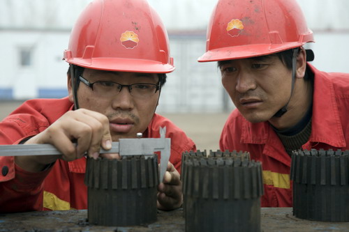 大庆钻井一公司50241队深井进尺破万米侧记-