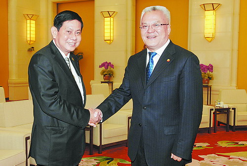 周吉平会见缅甸巩固与发展党总书记一行_今日