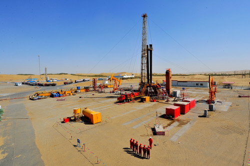 塔里木油田塔中作业区全力冲击全年产量计划目