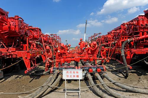 大庆油田首口气井大型缝网压裂作业顺利完成-