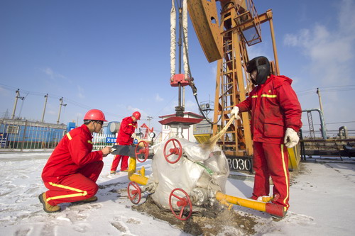 辽河特种油开发公司采取措施保安全生产--中国