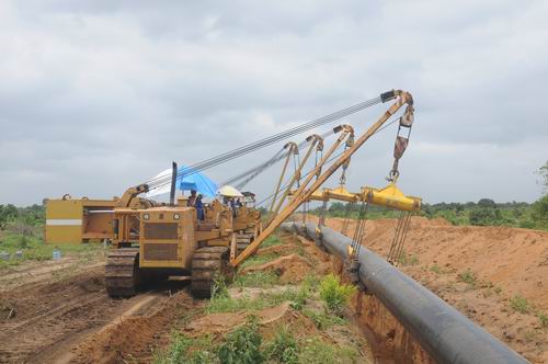 管道一公司坦桑尼亚项目部雨季力保管道下沟作
