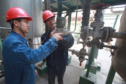 大庆石化公司对新员工进行安全生产培训--中国