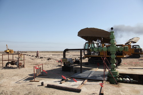 管道局鲁迈拉项目部承建首条注水井口管线投产