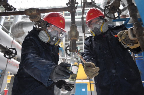 大庆石化质量检验中心启动冬季采样安全措施